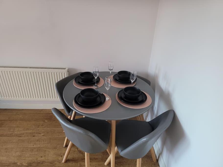 2 Bedroom End Of Terrace House Wellington  Eksteriør billede