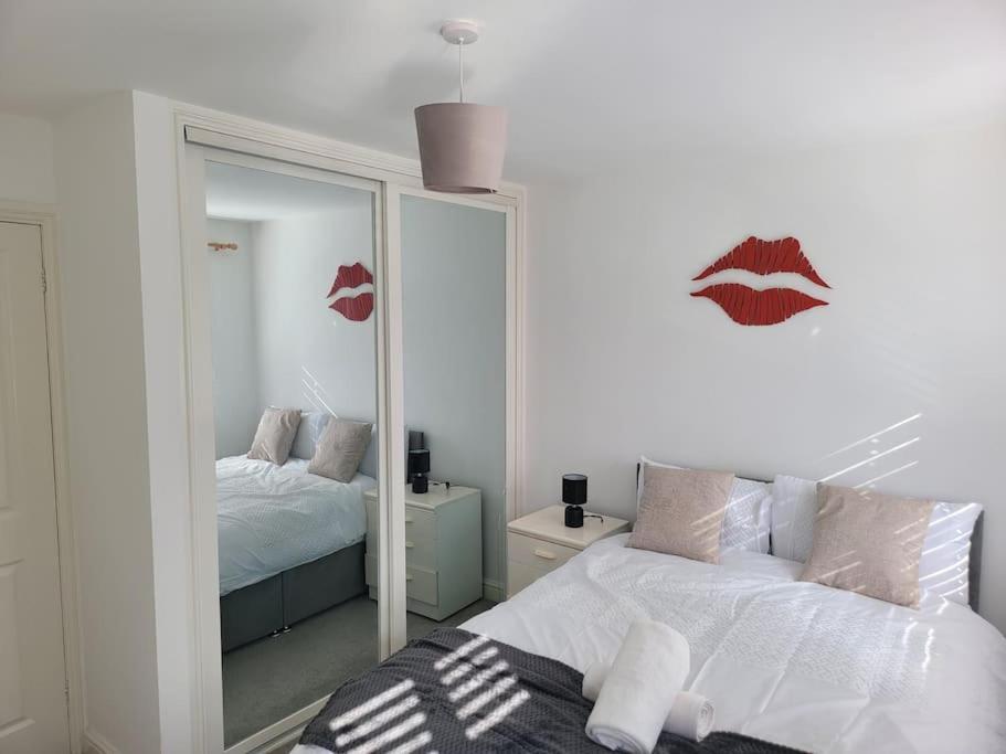 2 Bedroom End Of Terrace House Wellington  Eksteriør billede