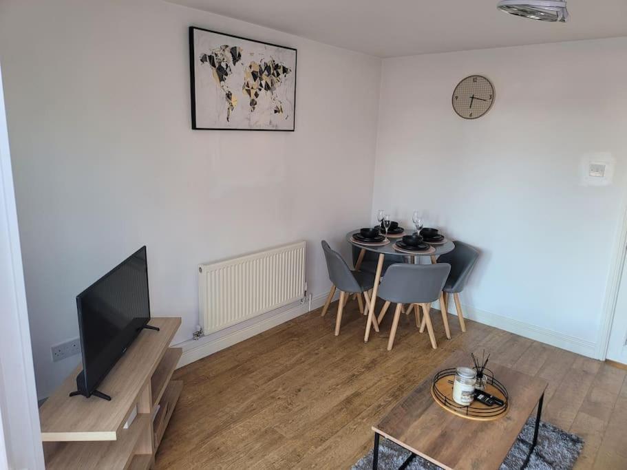2 Bedroom End Of Terrace House Wellington  Eksteriør billede