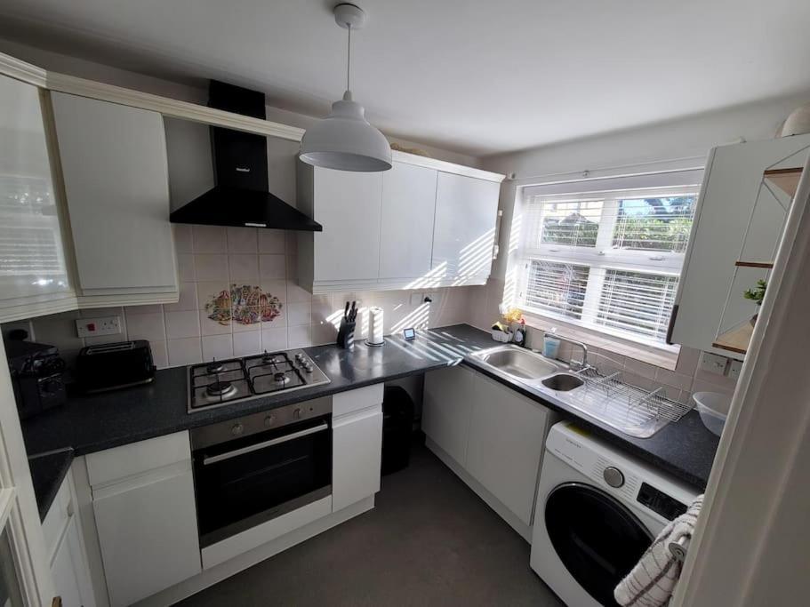 2 Bedroom End Of Terrace House Wellington  Eksteriør billede
