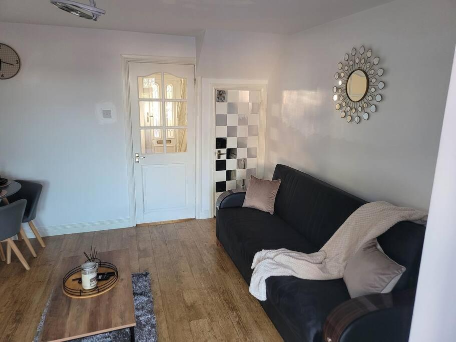 2 Bedroom End Of Terrace House Wellington  Eksteriør billede