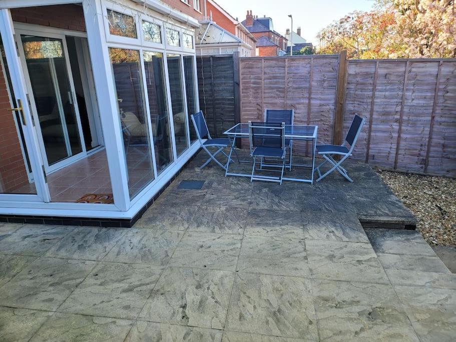 2 Bedroom End Of Terrace House Wellington  Eksteriør billede