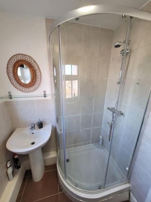 2 Bedroom End Of Terrace House Wellington  Eksteriør billede